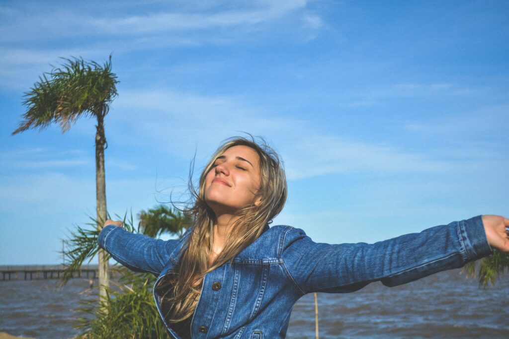 girl taking deep breath in the morning, Morning Habits
